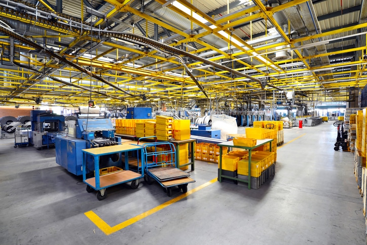 Produktionshalle mit Drucker Maschinen
